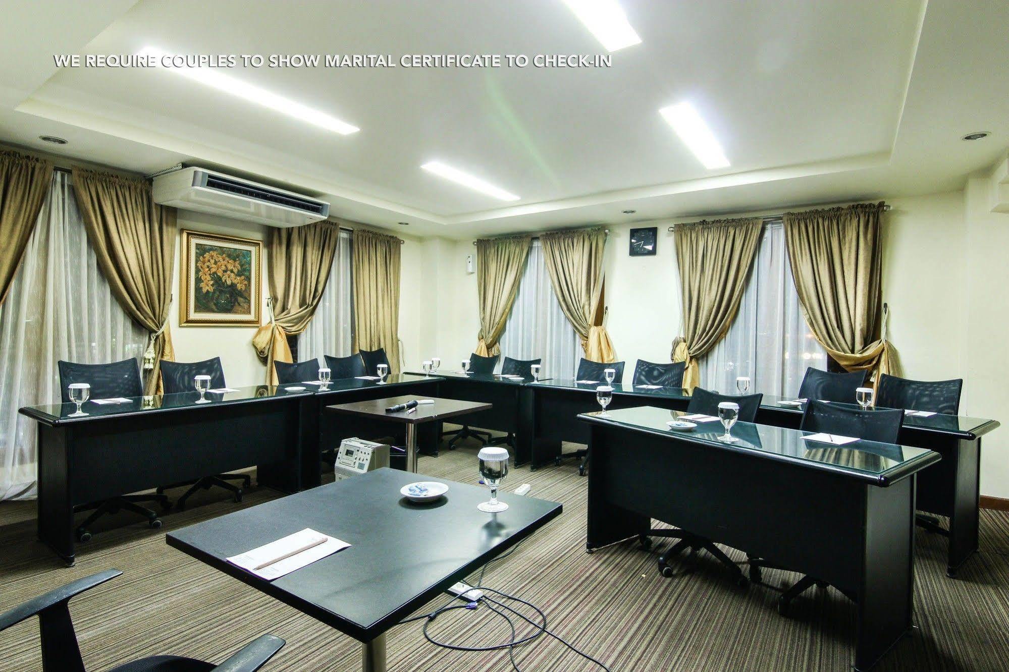 Zen Premium Menteng Syariah Джакарта Екстериор снимка