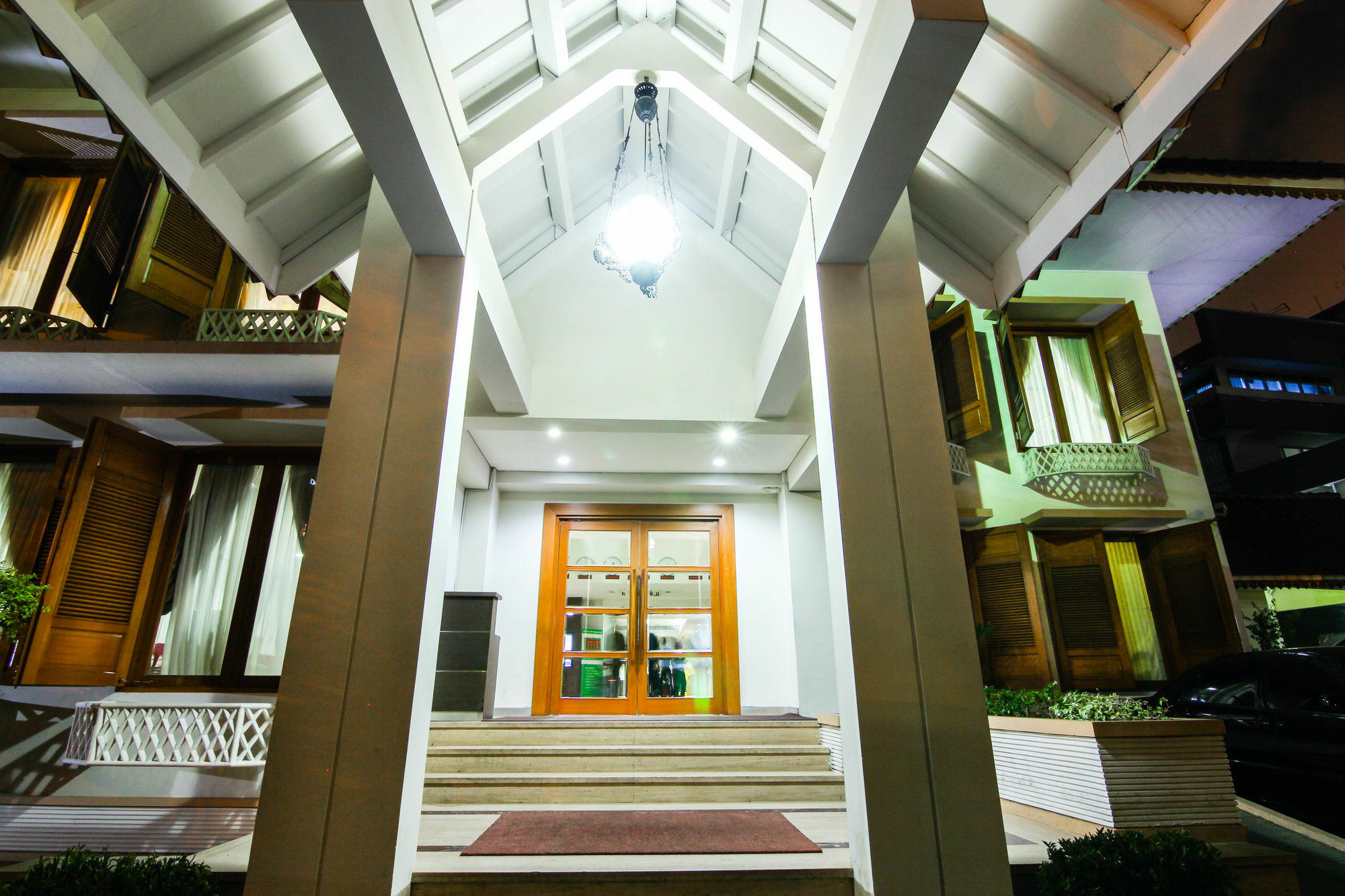 Zen Premium Menteng Syariah Джакарта Екстериор снимка